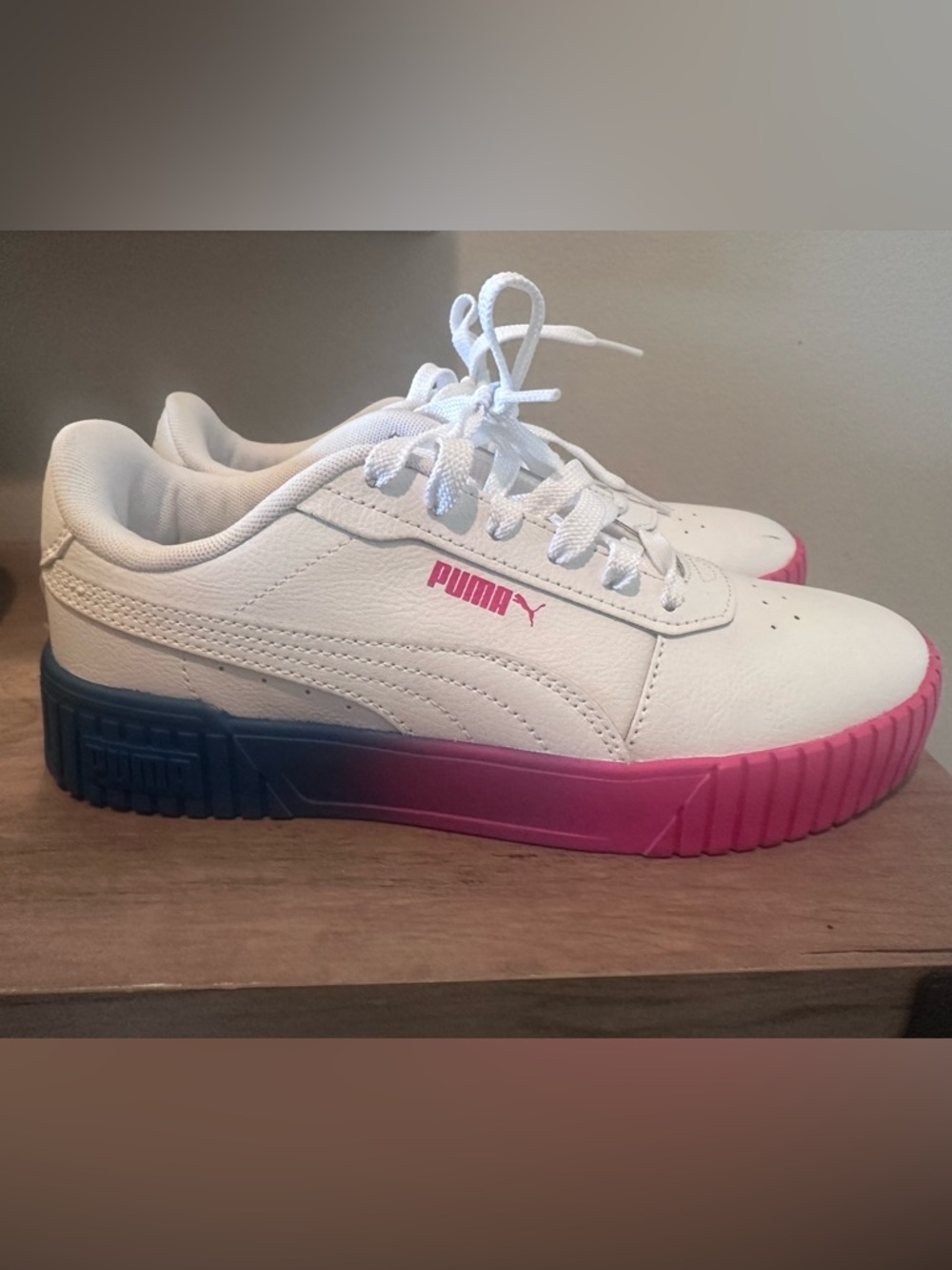 Puma Womens White Sneakers with Pink and Blue Gradient Sole Size 7